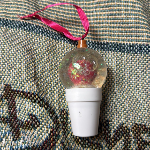 2017 Dunkin’ Donuts, cup Christmas ornament - Picture 3 of 7